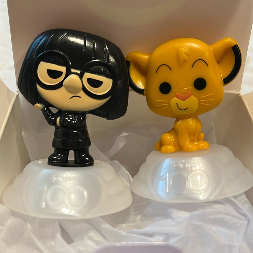 Disney 100 Happy Meal Collector Characters box 08 Edna Mode & Simba